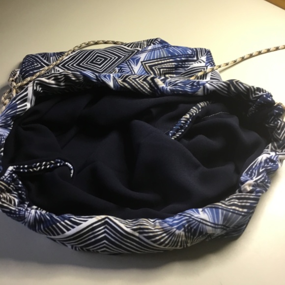 Unique New Unused Fabric Shoe Bag/Backpack - Picture 3 of 5